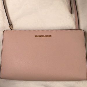 Pink micheal Kors cross body purse